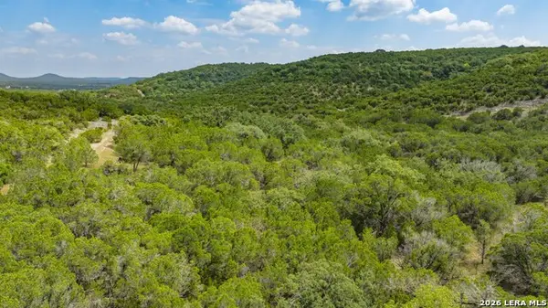 865 Arrowhead Pt, Helotes, TX 78063