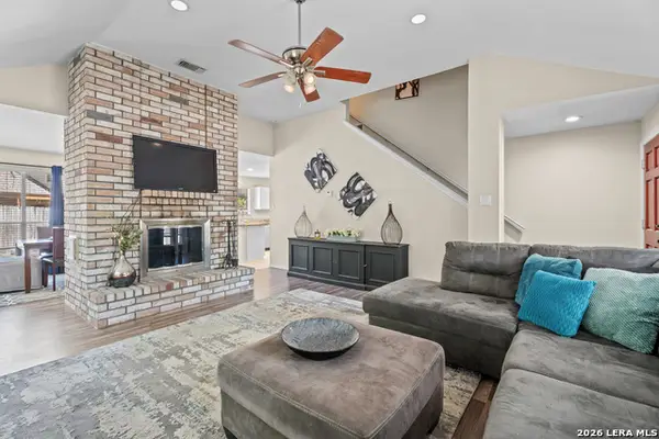9219 Broxton Dr, San Antonio, TX 78240
