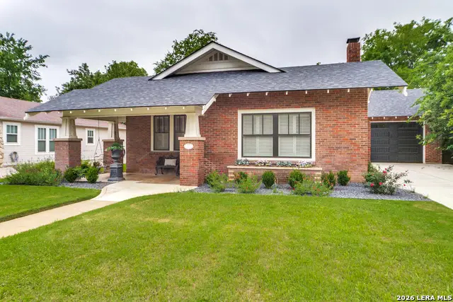 119 E Evergreen St, Boerne, TX 78006 - #1