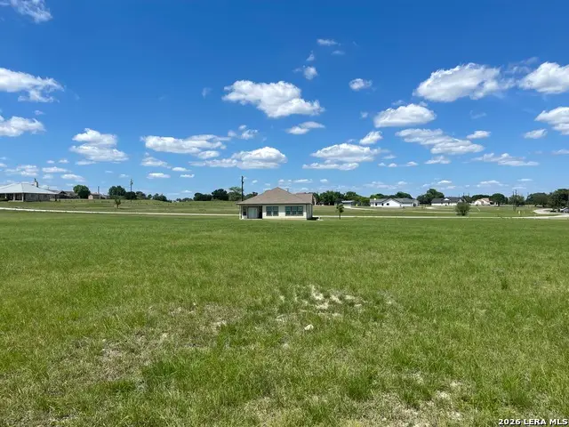 501 Spanish Grant Cir, Bandera, TX 78003 - #1