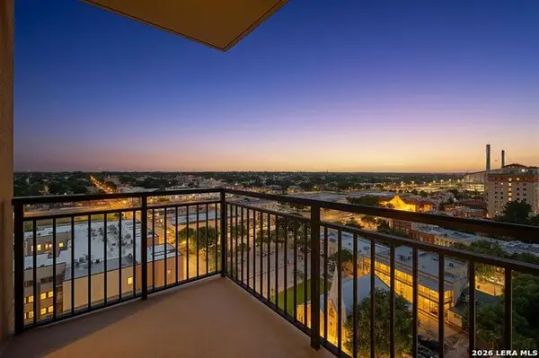 215 Center St #1205, San Antonio, TX 78202