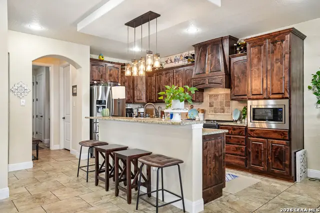 137 Fairway Dr, Floresville, TX 78114 - #3