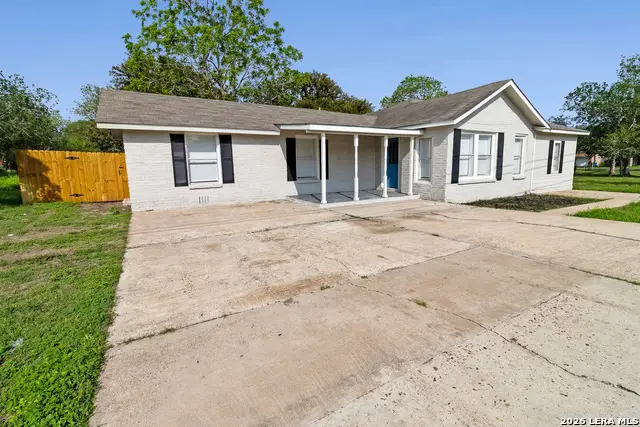 1404 N Comitas St, Beeville, TX 78102 - #2