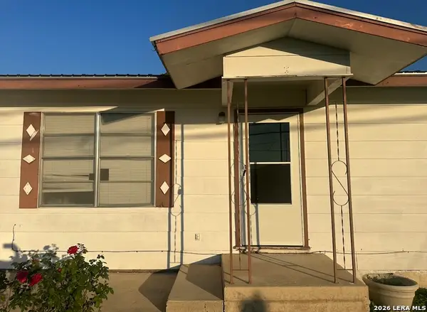 608 E Westmeyer St, Poth, TX 78147