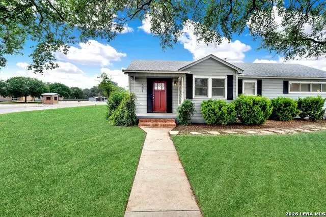 801 26th St, Hondo, TX 78861 - #3