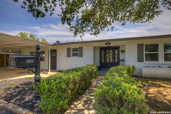 1006 Pecan, Floresville, TX 78114