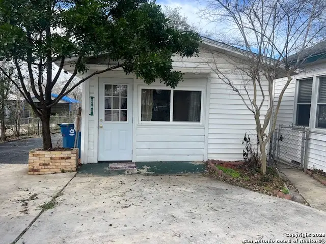 1117 Standish, Floresville, TX 78114 - #3