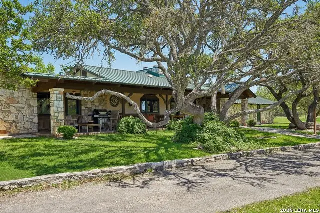 722 W Lacey Oaks Parkway, Kerrville, TX 78028 - #2