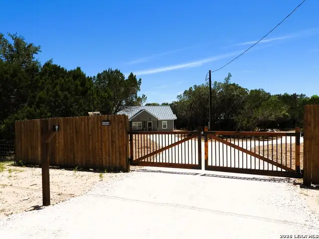 1059 Lakeside Dr, Lakehills, TX 78063 - #1