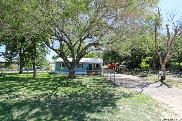 124 Cove Dr, Pipe Creek, TX 78063