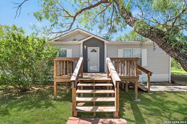 160 County Road 2664, Devine, TX 78016