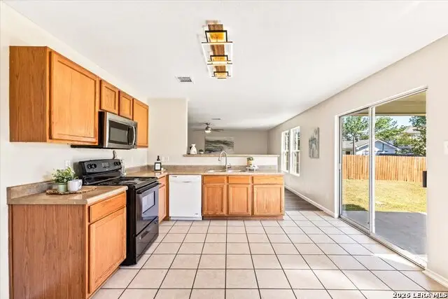 671 Northwest Crossing Dr, New Braunfels, TX 78130 - #3
