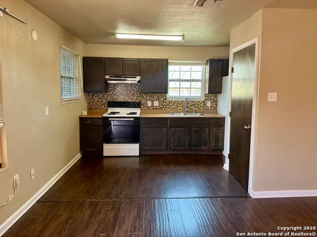 401 Dora St, San Antonio, TX 78212 - #2