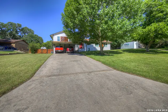 96 W Hampton Dr, Seguin, TX 78155 - #2
