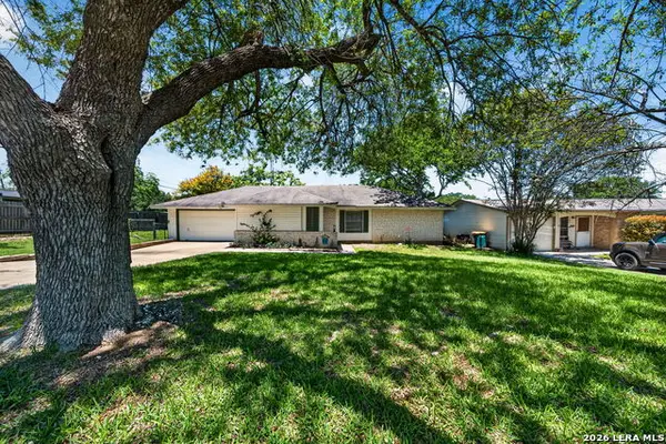 851 Boulder Dr, Universal City, TX 78148