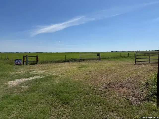 16293 Fm 472, Bigfoot, TX 78016 - #2