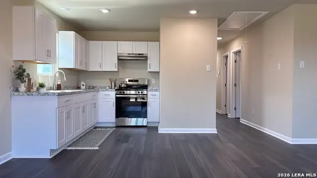 804 E 6th St, Nixon, TX 78140 - #2