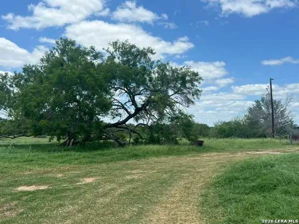 4612 County Road 117, Floresville, TX 78114