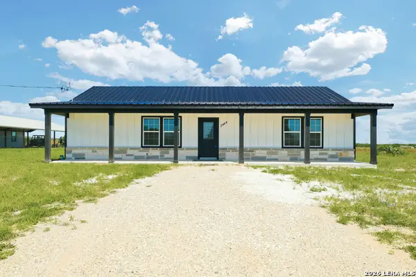 2484 County Road 120, Floresville, TX 78114