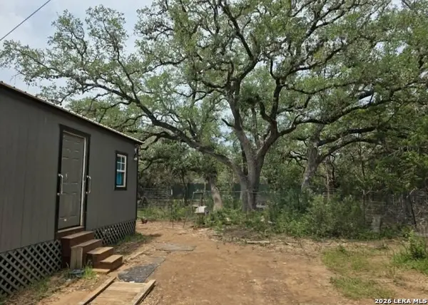 154 Grandview Cir, Bandera, TX 78003