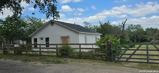 706 Devine Dr, Devine, TX 78016 - #1
