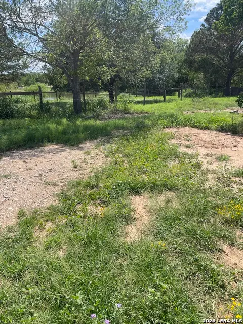138 Country View, Floresville, TX 78114 - #2