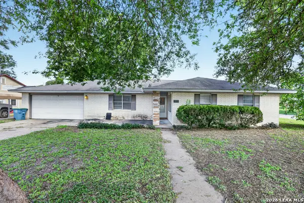 1011 E Hefferman, Beeville, TX 78102