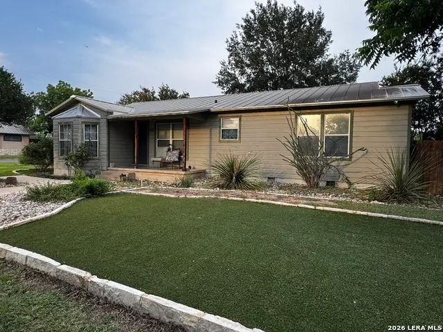 401 S Jamison Dr, Devine, TX 78016 - #1
