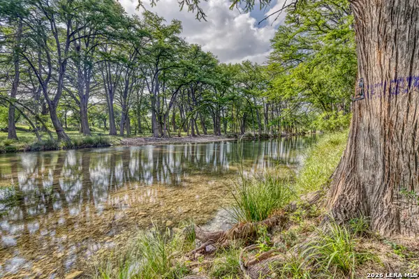 3154 Little Dry Frio Rd, Rio Frio, TX 78879