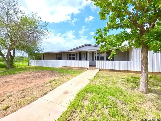 635 E Ditto Rd, Poteet, TX 78065 - #1