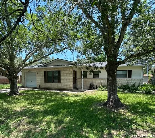 134 Rosewood Dr, Universal City, TX 78148 - #2