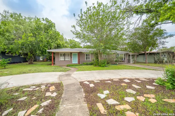 636 Rittiman Rd, Terrell Hills, TX 78209