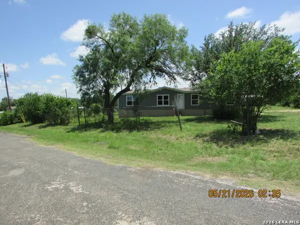 903 Cr 561, Castroville, TX 78009