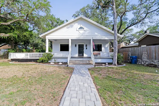 206 E Cleveland St, Beeville, TX 78102 - #2
