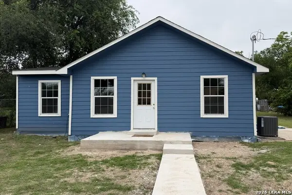 108 W Knippa St, Uvalde, TX 78801
