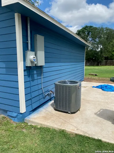 108 W Knippa St, Uvalde, TX 78801 - #3