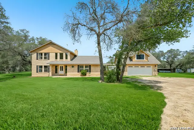 1922 Virginia Ln, Floresville, TX 78114 - #1