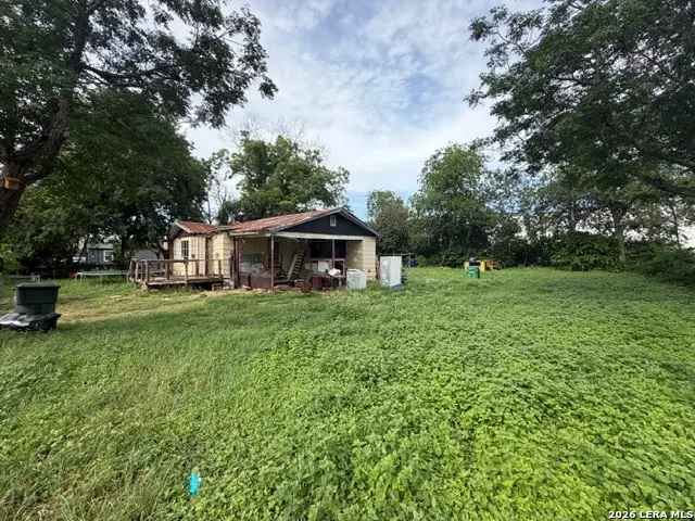 1326 Aldama St, Seguin, TX 78155 - #2