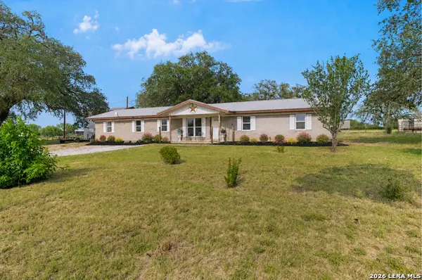 1081 County Road 773, Devine, TX 78016