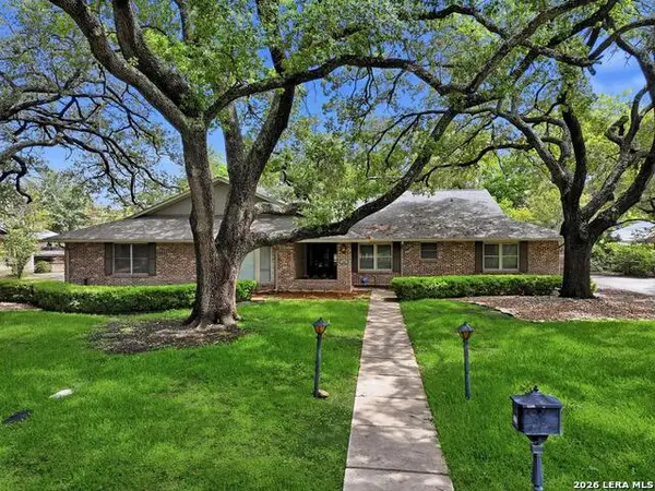 105 Cobblestone, Castle Hills, TX 78213