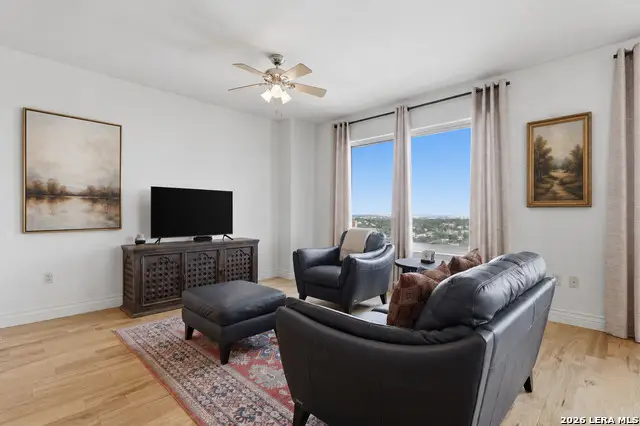 215 Center St #APT 1805, San Antonio, TX 78202 - #2