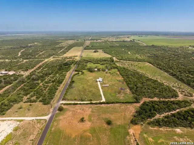 2759 County Road 467, Devine, TX 78016 - #2