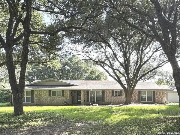 5147 Star Trek Dr, Beeville, TX 78102