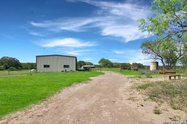 4225 Mineral Cemetery Rd, Beeville, TX 78102
