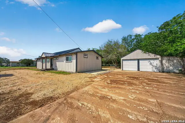 502 Waltom Ave, Jourdanton, TX 78026 - #2