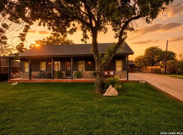 115 Fahr Dr, Poth, TX 78147