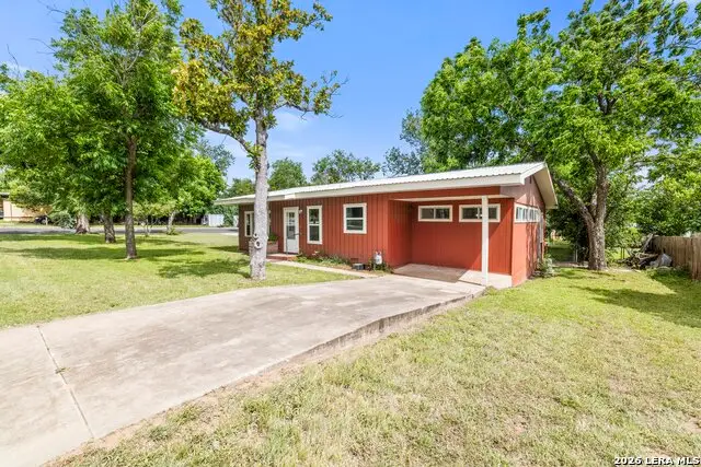 304 W Live Oak St, Fredericksburg, TX 78624 - #2