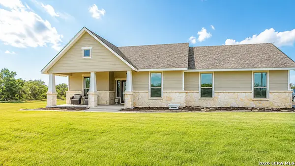 3137 County Road 5710, Devine, TX 78016