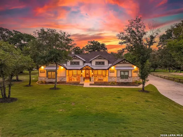 153 Crescent Ridge, Adkins, TX 78101