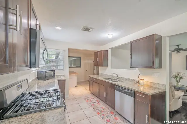 1439 W Ridgewood Ct, San Antonio, TX 78201 - #3